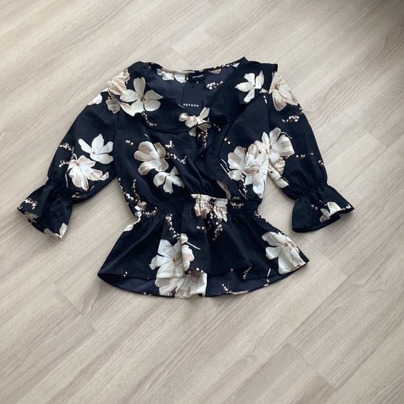 Floral Ruffle Top (Small) - Picture 2 of 4